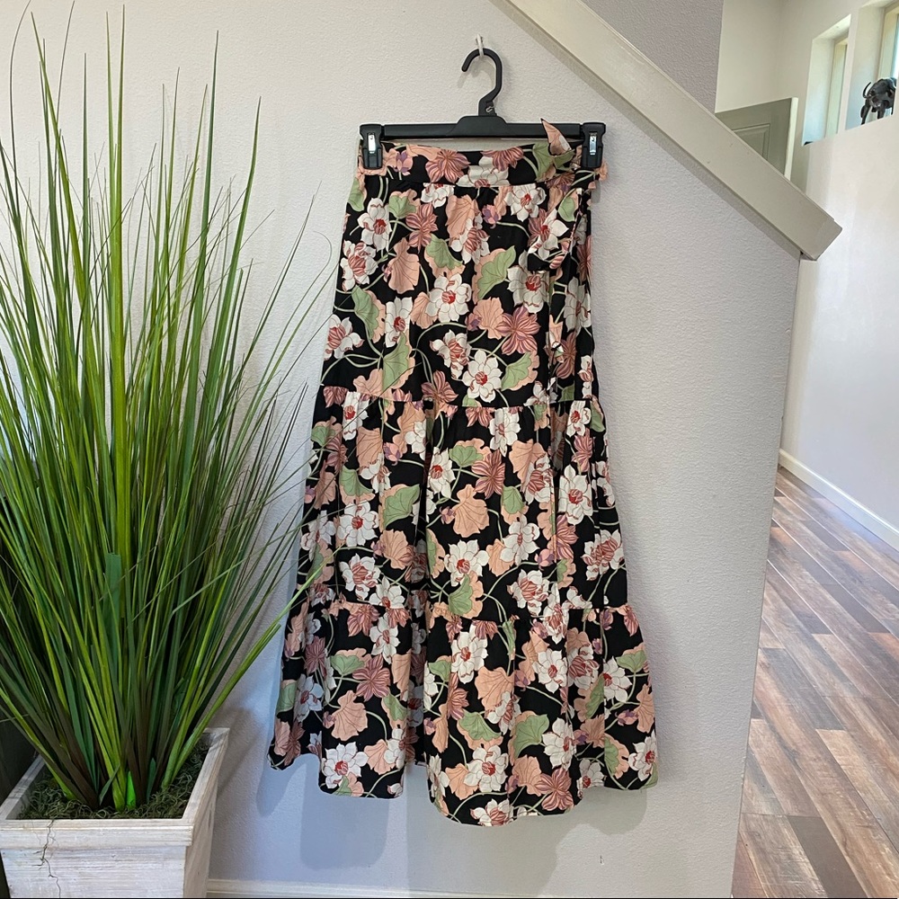 who what wear wrap skirt, full skirt floral NWT
